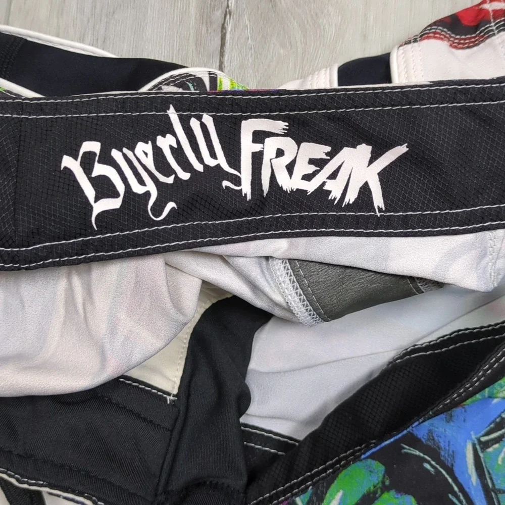 VTG Y2K O'Neil Byerly Freak Boardshorts Mens 40 White Skull Octopus Wax Comb 10